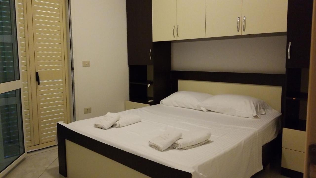 Apartments Rezidenca Sinani Orikum Buitenkant foto