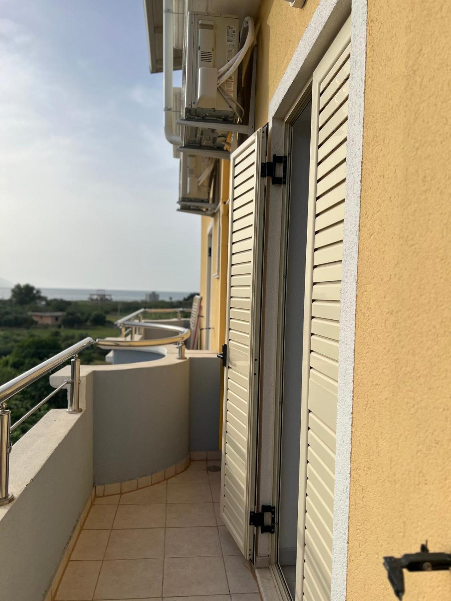 Apartments Rezidenca Sinani Orikum Buitenkant foto