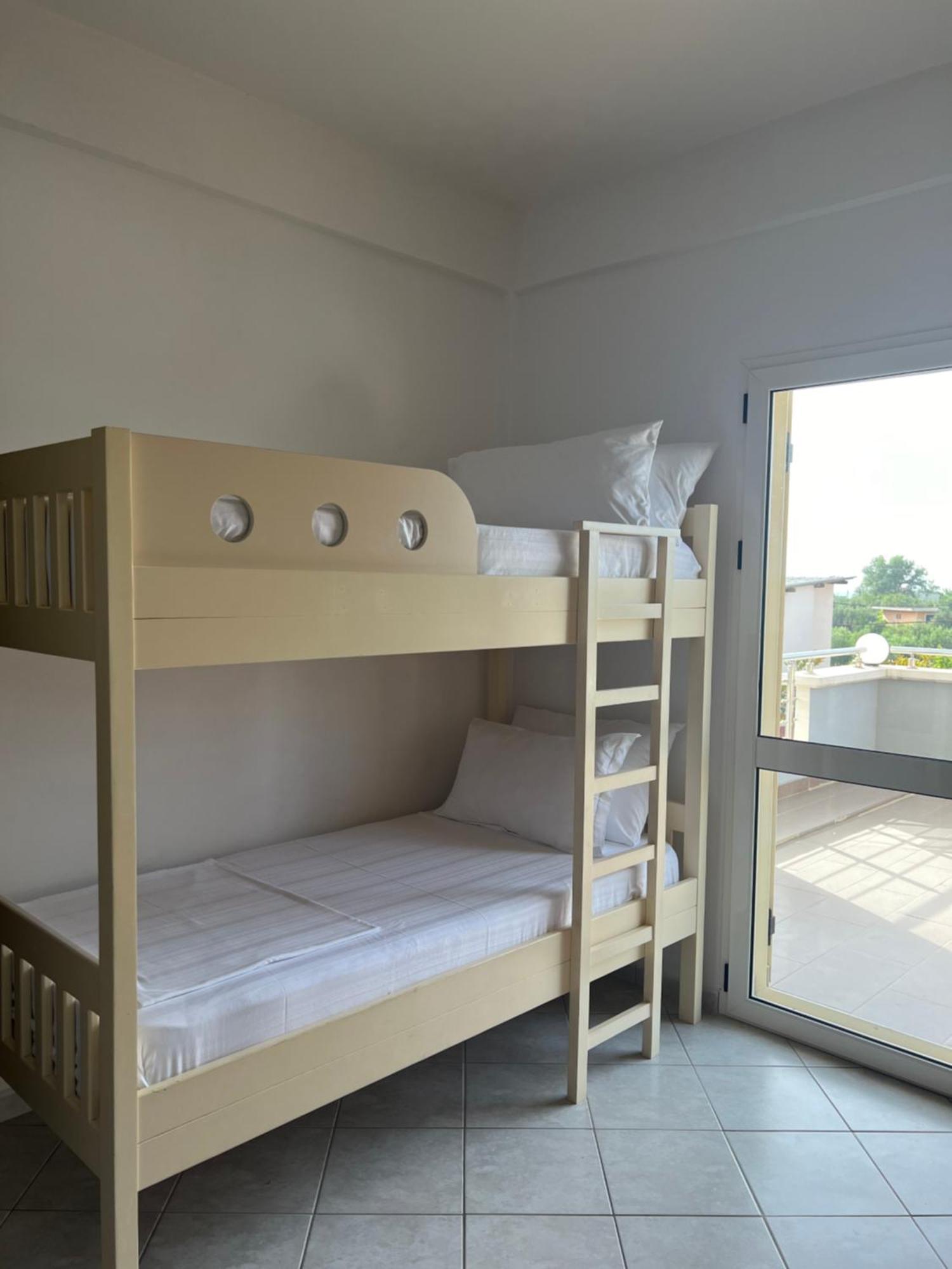 Apartments Rezidenca Sinani Orikum Buitenkant foto
